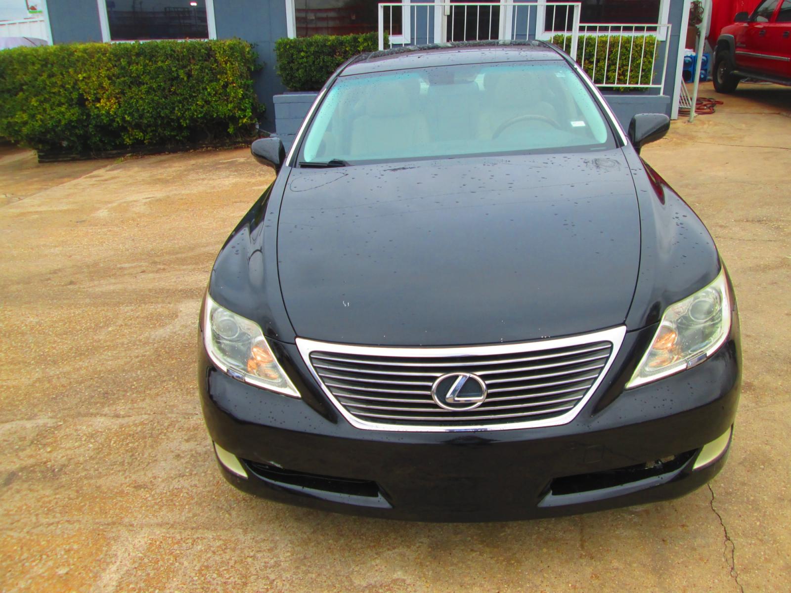 2008 BLACK Lexus LS 460 Luxury Sedan (JTHBL46F085) with an 4.6L V8 DOHC 32V engine, 8-Speed Automatic Overdrive transmission, located at 1815 NE 28th St., Fort Worth, TX, 76106, (817) 625-6251, 32.795582, -97.333069 - Photo #1